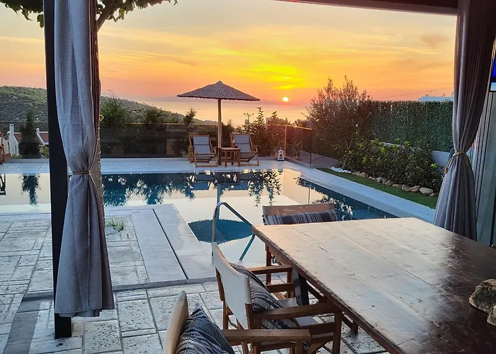 Stergiou Luxury Apartments With Shared Pool